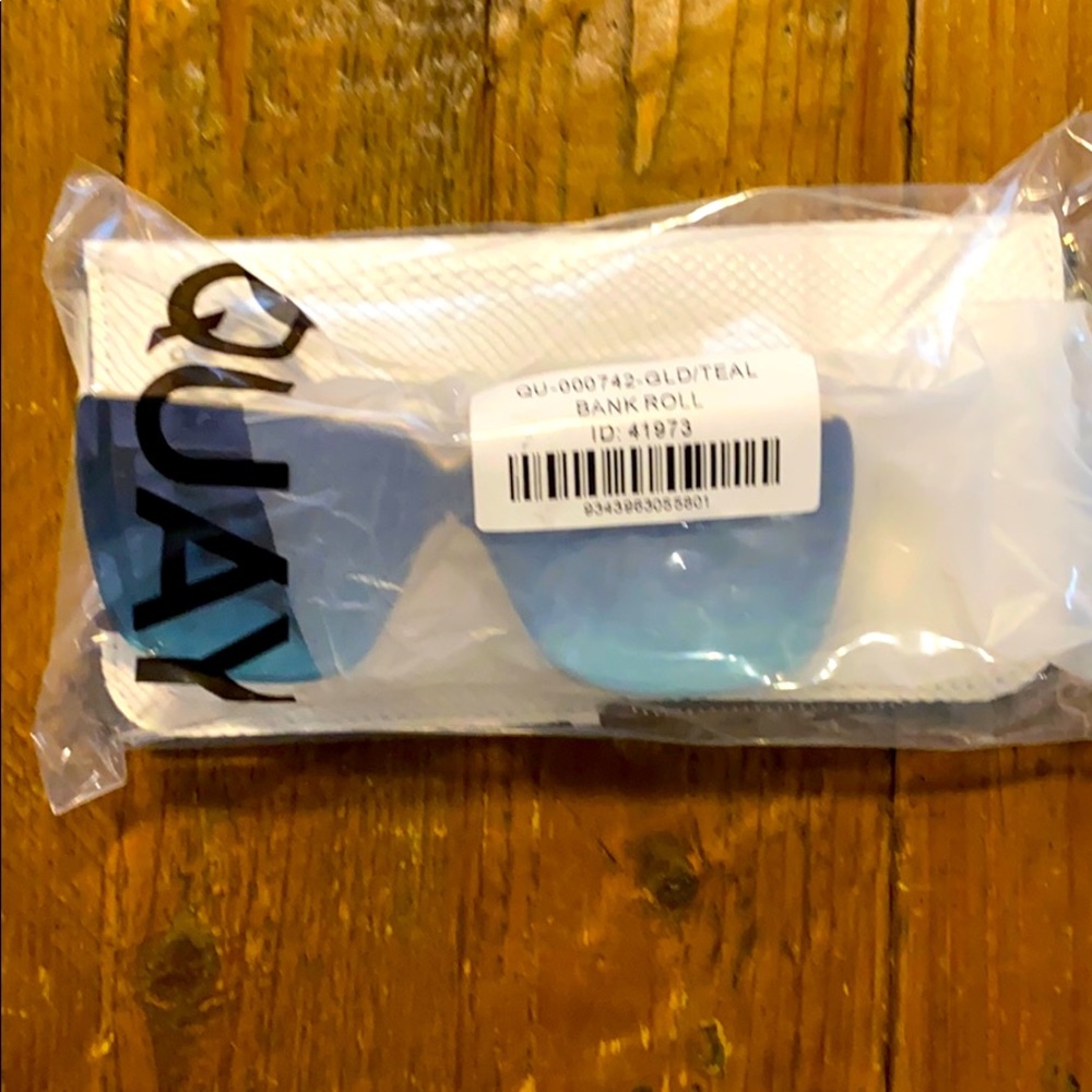 New with tags Quay bank roll sunglasses